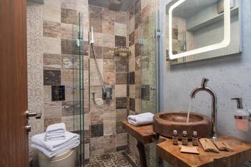 Фото номера Номер с кроватью размера «king-size» и балконом Отель Zaara Estate г. Glavan 2